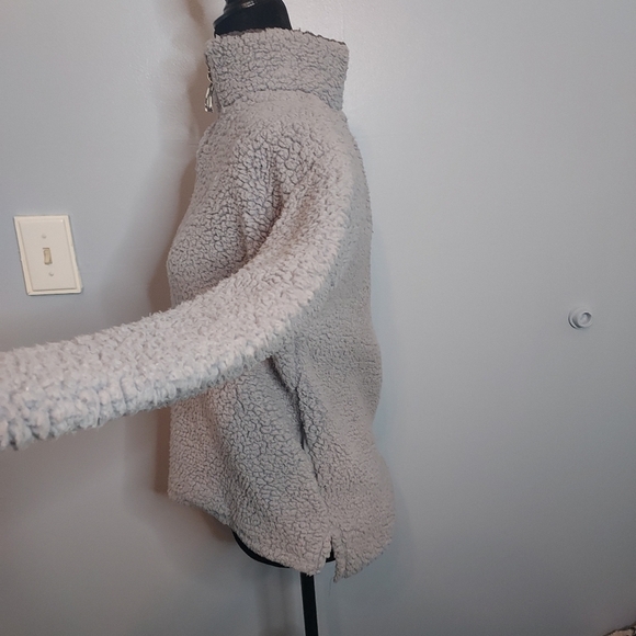 SO Gray Faux Fur 100% Polyester Size Small Sweater - Picture 4 of 9